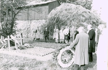 Veldgeuverweg 20 Twekkelo nabij boerderij De Veldgeuver, september 1945..jpg