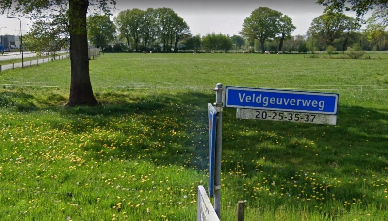 Veldgeuverweg straatnaambord.jpg