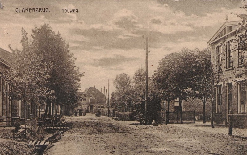 Tolweg later Tolstraat 24 rechts Glanerbrug 1926.jpg