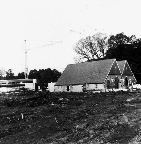 Welnaweg Boerderij 't Amelink vlak voor de afbraak. Bomen zijn gekapt 27-8-1975.jpeg