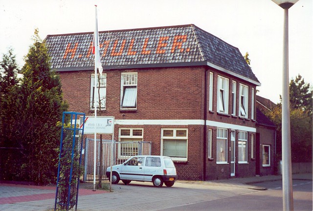 Veldstraat 23-25 Glanerbrug Café Slijterij Henny Muller.jpg