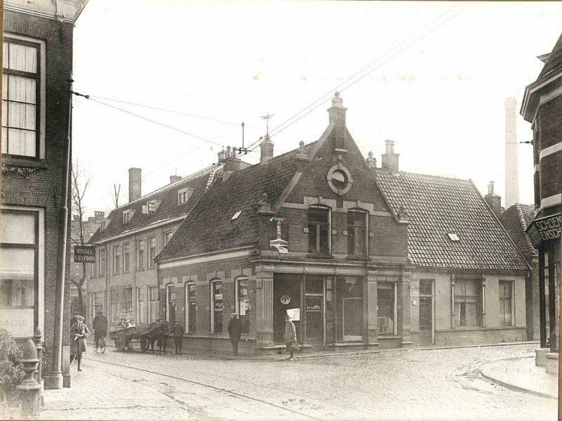 Veenstraat 1 hoek Gronausestraat winkel W.F.A. Meijer 1924.jpg