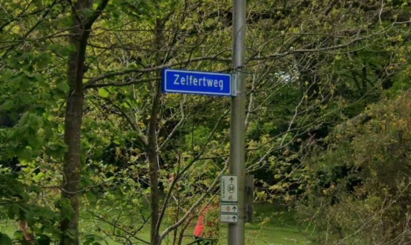 Zelfertweg straatnaambord.jpg