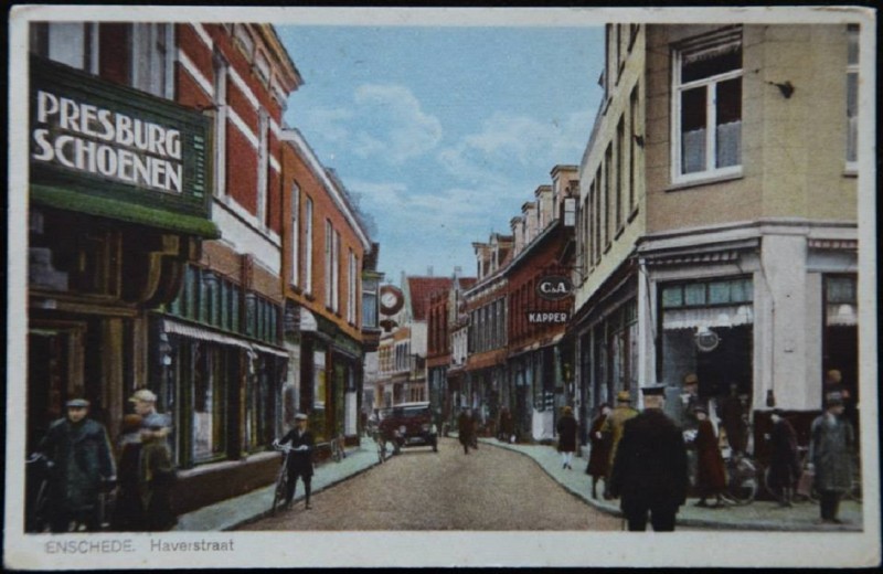 Haverstraat 1-5 links Presburg schoenen en klokkenwinkel Heimann 1910.jpg