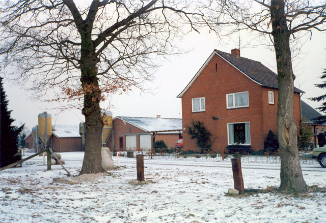 Zoglandweg 10 woonhuis en schuren.jpeg