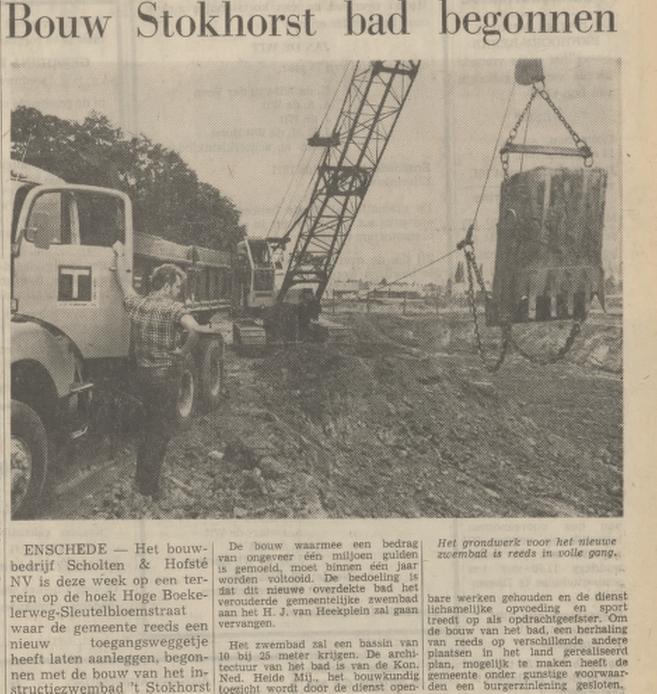 Hoge Boekelerweg hoek Sleutelbloemstraat bouw zwembad Stokhorst krantenfoto Tubantia 13-8-1971.jpg