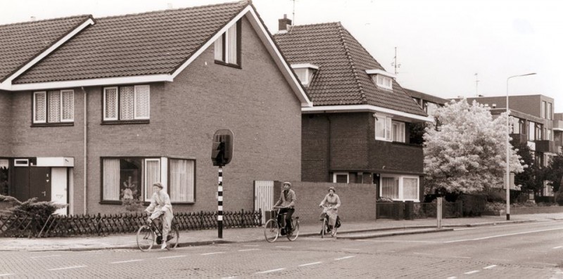 Deurningerstraat 180-182 hoek Roomweg huizen verloren geraakt bij vuurwerkramp 2001.jpg