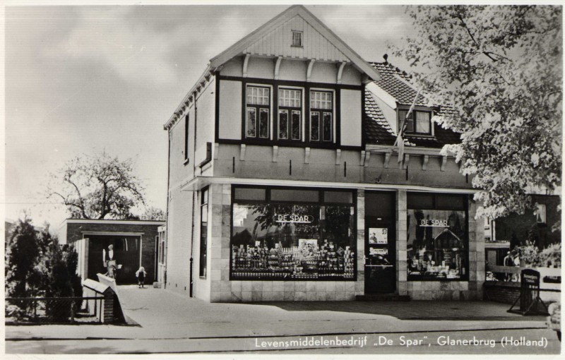 Rijksweg 43 later Gronausestraat 1214 levensmiddelenbedrijf De Spar 1955.jpg