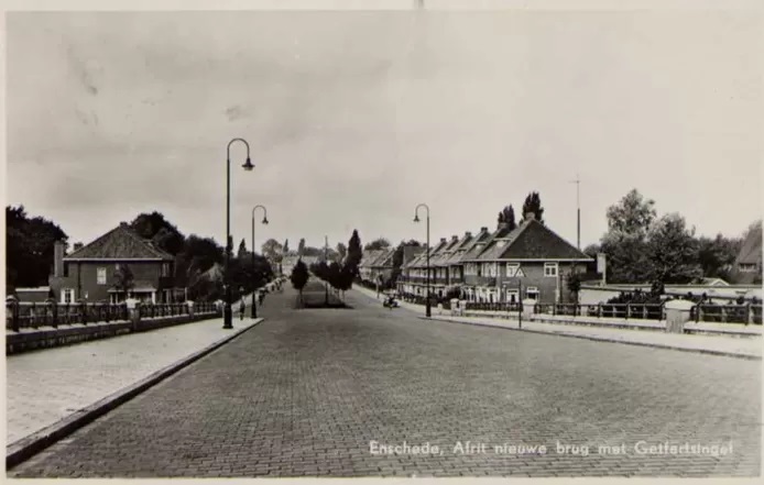 Getfertsingel in oostelijke richting in vroegere tijden. © Enschede in ansichten.jpg