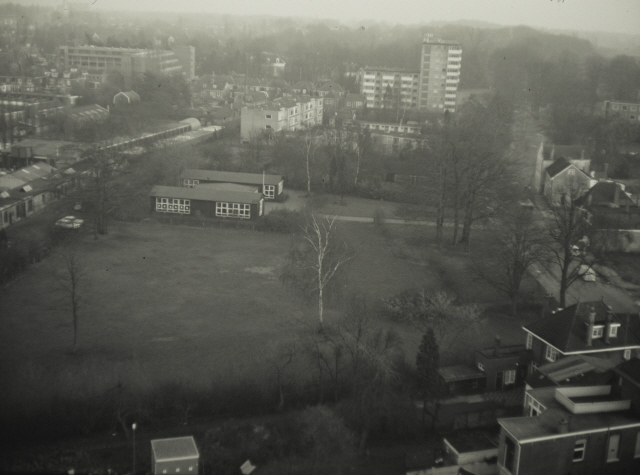 Espoortstraat, met voormalig R.K.begraafplaats gezien vanaf Deltaflat 13-12-1971.jpeg
