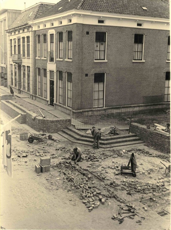 Langestraat 51 Citypastoraat Herbestrating t.h.v. R.K. Jacobuskerk 1981.jpg