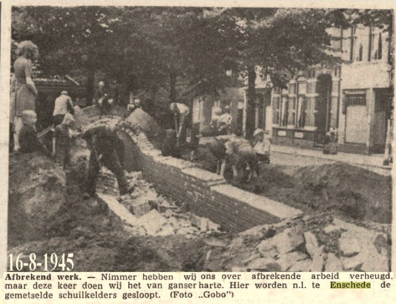 Markt 10 sloop gemetselde schuilkelders krantenfoto 16-8-1945.jpg