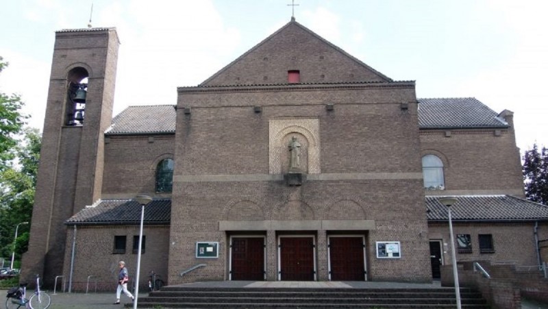 Hogelandsingel 39 Ariens Gedachteniskerk nu gemeentelijk monument (2).jpg