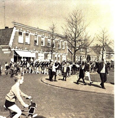 Schoolstraat 74 hoek Schipholtstraat Brood-Banket Oude Nijeweme.jpg