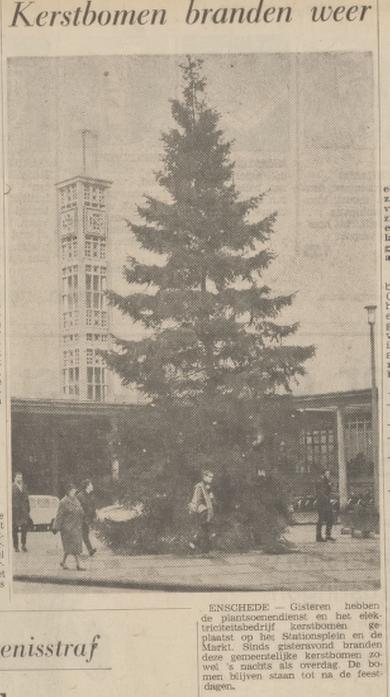 Stationsplein kerstboom krantenfoto Tubantia 15-12-1966.jpg