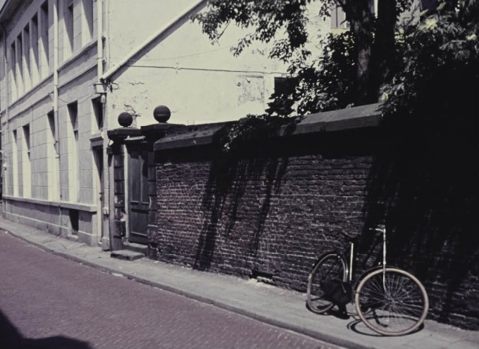 Walstraat 48 Oude poort en muur. 8-6-1969.jpg