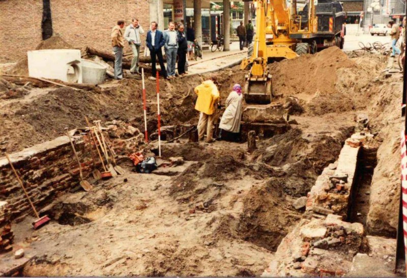 Marktstraat 12 Opgravingen van de Veldpoort, hoek kruispunt de Graaff. 1981.jpg