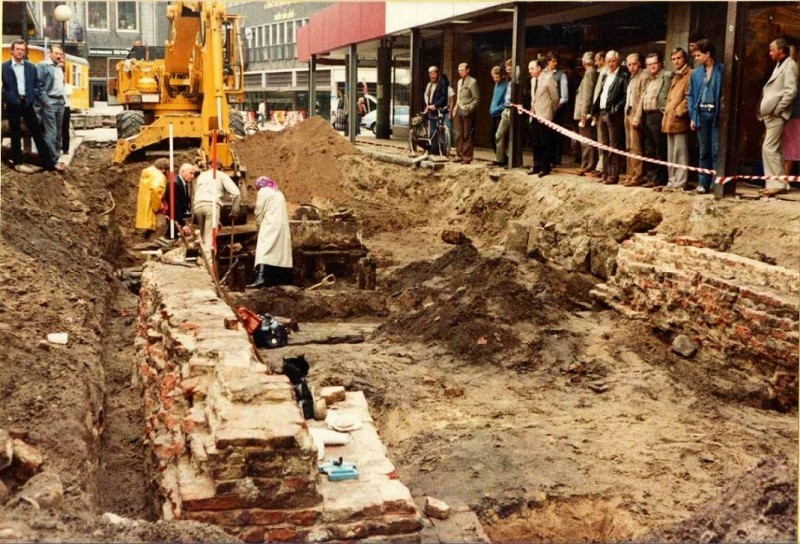 Marktstraat 12 Opgravingen van de Veldpoort, hoek kruispunt de Graaff juni 1981.jpg