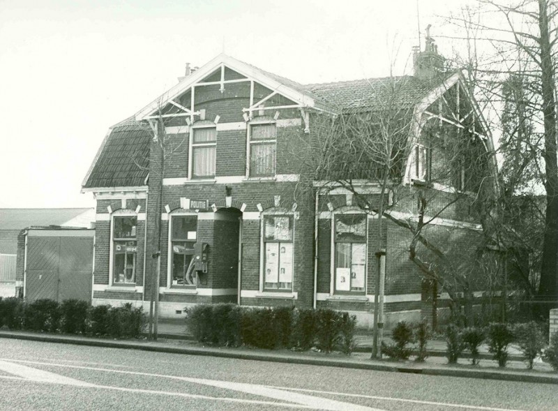 Gronausestraat 1168 vroeger Rijksweg 63 Politiebureau Glanerbrug.jpg