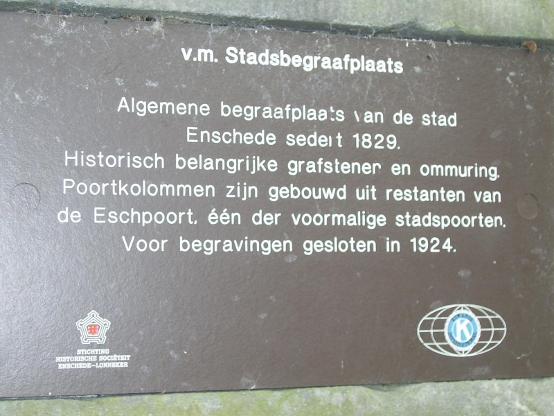 Espoortstraat 12 stadsbegraafplaats monumentenbord nr. 48.jpg