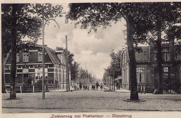 Schweizerweg ook wel Zweitzerweg later Dr. Stamstraat hoek Rijksweg 43 later Gronausestraat 1210 Glanerbrug postkantoor.jpg