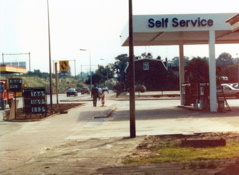 Parkweg 135 Mobil tankstation nabij garage Renault Munsterhuis.jpg