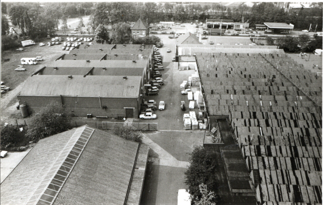 Parkweg 135 Zicht op sheddakvan garage Munsterhuis 1977.jpeg