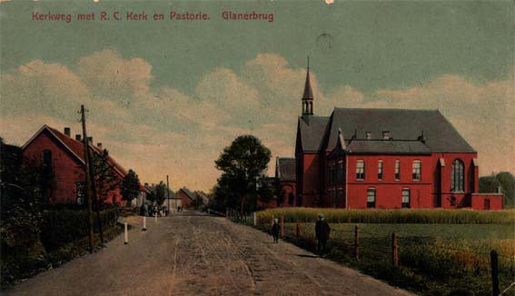 Kerkstraat 14-16 Glanerbrug R.K. Kerk met pastorie 1912.jpg