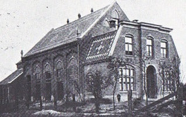 Kerkstraat 14 patsorie R.K. Kerk Glanerbrug.jpg