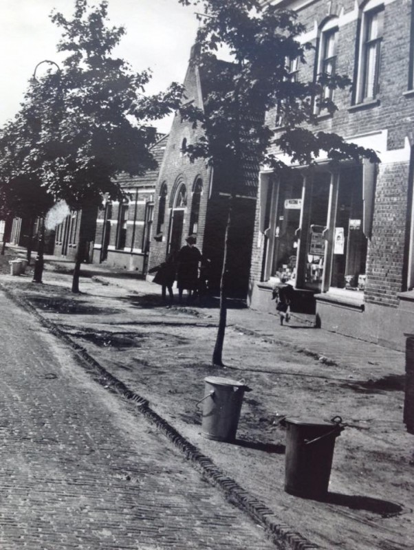 Schipholtstraat 60 kruidenierswinkel Jan Schelhaas.jpg