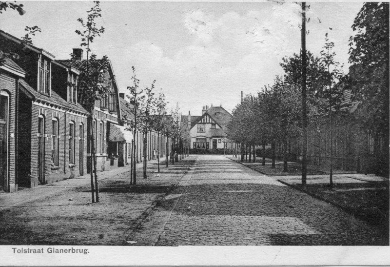 Tolstraat 25 links Kruidenier Bernhard Schledorn einde straat dokter Waardenburg.jpg
