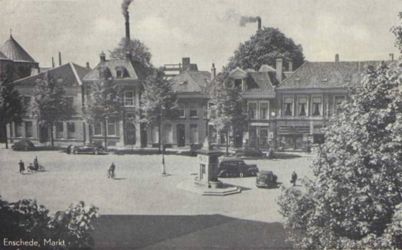 Markt 2-3-4-5-6 Middenstandsbank,Chinees restaurant Tai Tong en de Gouden Pollepel.jpg