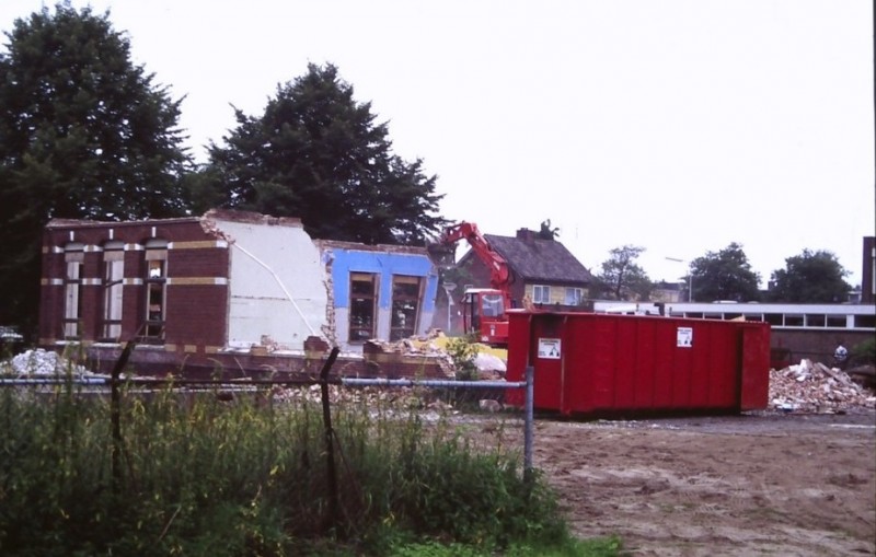 Schoolstraat 1 Glanerbrug  Wilhelminaschool afbraak 1990(2).jpg