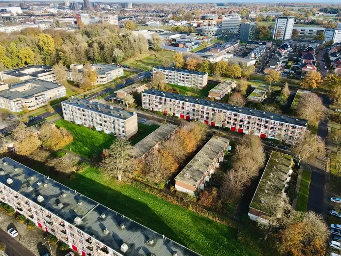Zo zag de sloopwijk in Boswinkel-Oost er uit flats en blokwoningen strak in het gelid.jpg