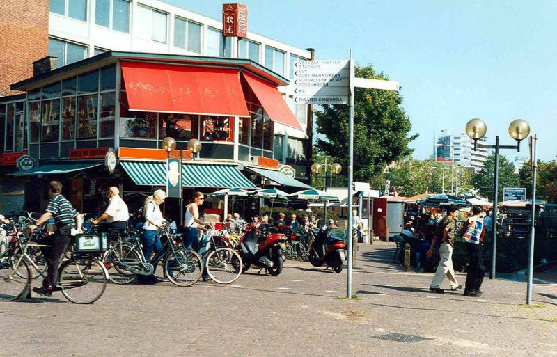 H.J. van Heekplein 56 Boulevard 1945 Heineken hoek en Chinees restaurant De Mandarijn.jpg