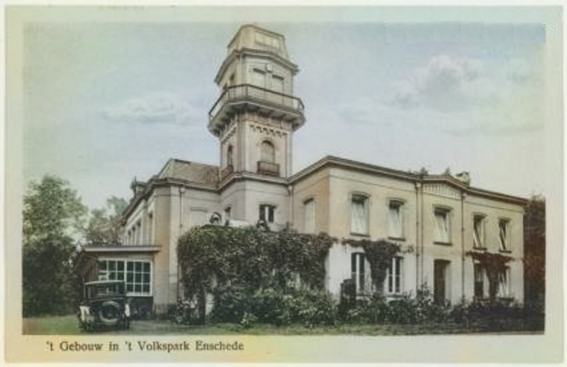 Volkspark restaurant met uitkijktoren.jpg