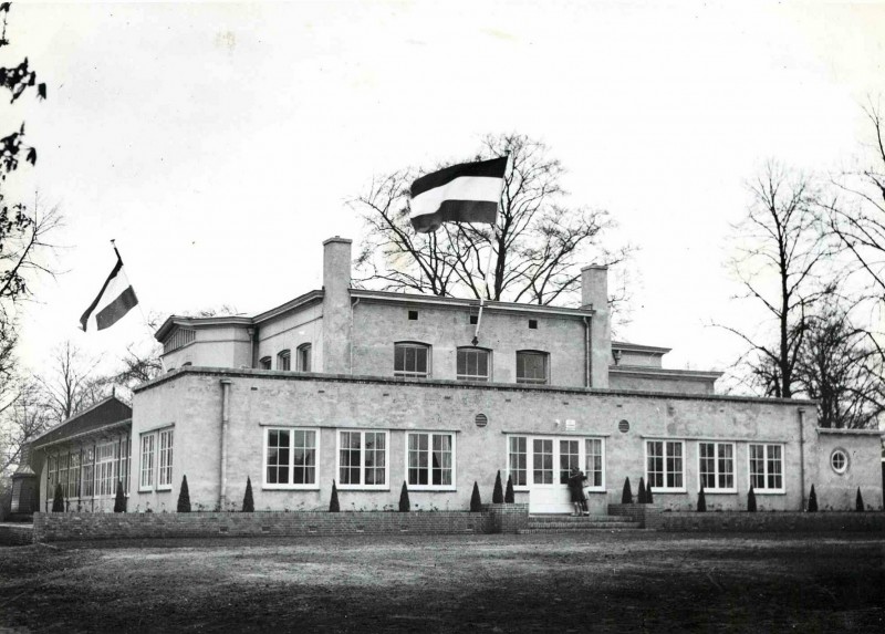 Parkweg Restaurant in het Volkspark. 1950.jpg