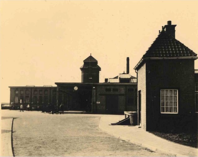 Volksparksingel 3 Openbaar Slachthuis is geopend in 1927. foto 1935.jpg