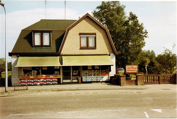 Kerkstraat 250 winkel en bakkerij L.P. Stockmann.jpg