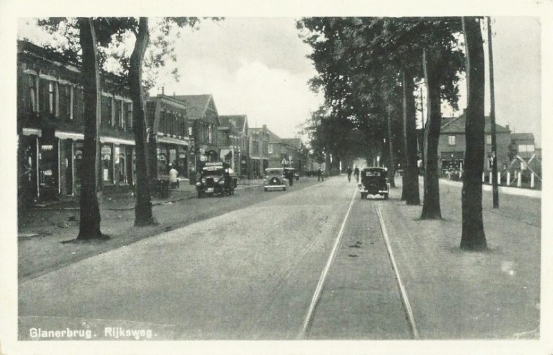 Rijksweg 111 later Gronausestraat 1112 links  Glanerbrug.jpg