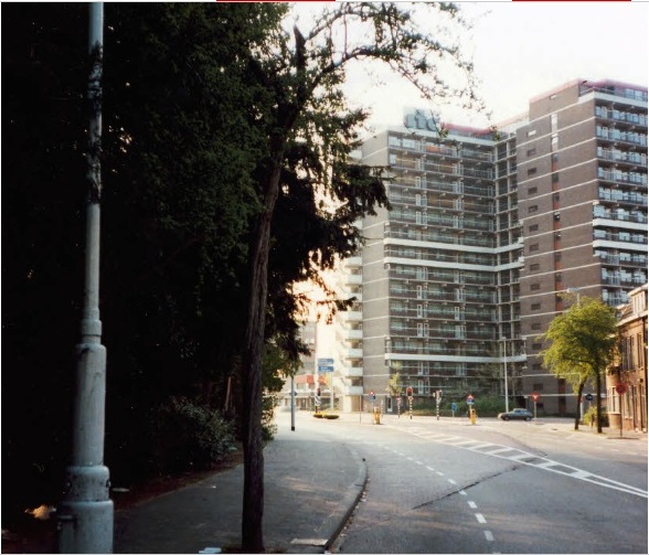 Ripperdastraat 1 Kruising met de Haaksbergerstraat met het I.T.C. Dish hotel.jpg
