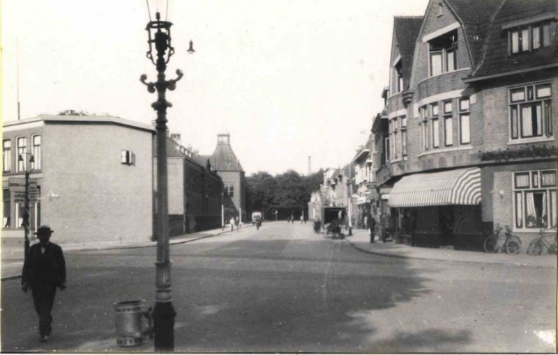 Haaksbergerstraat 39 links kruising  Ripperdastraat 1930.jpg