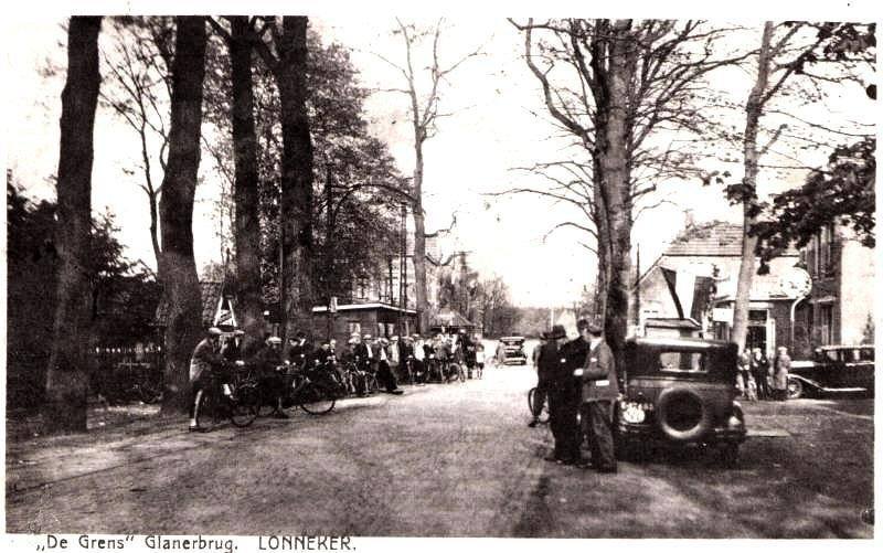 Gronausestraat 1246 Glanerbrug grensovergang rechts taxi Groote Veldman.jpg