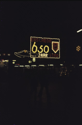 Raadhuisstraat Feestverlichting ter gelegenheid van 650 jaar bestaan van stad Enschede 20-12-1975.jpeg