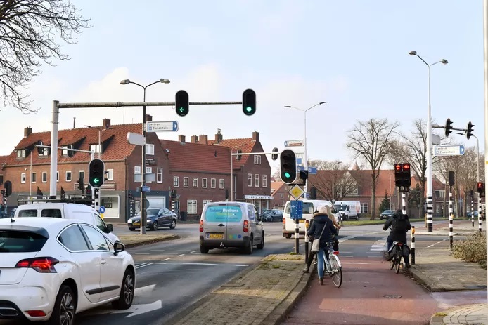 Haaksbergerstraat 376 hoek Pathmossingel vanaf Getfertsingel nu.jpg