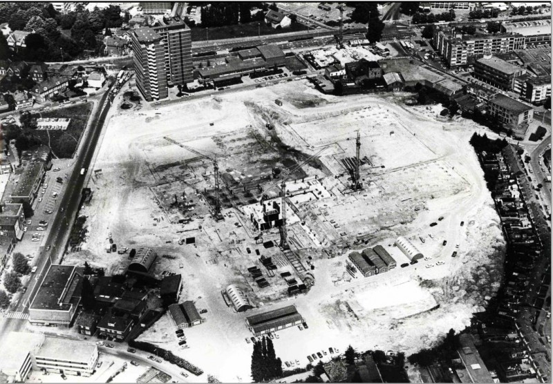 Haaksbergerstraat. Scholtenterrein met nieuwbouw van ziekenhuis Ziekenzorg MST,  1978.JPG