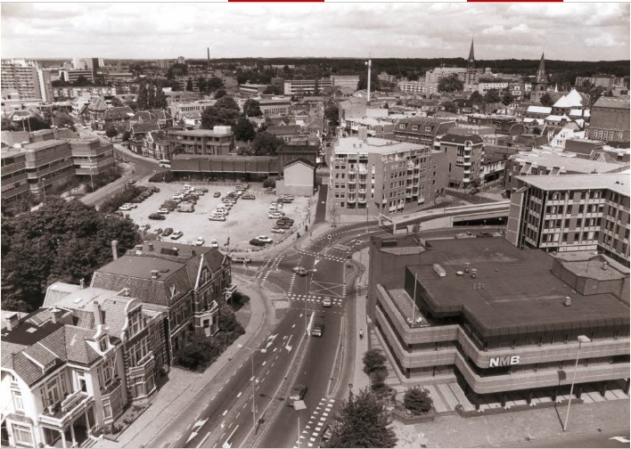 Haaksbergerstraat 60-66 Links de villa's vanaf de hoek Ripperdastraat en linksmidden het politiebureau. in het midden is nog een klein deel over van textielfabriek Nijverheid. Rechts NMB bank 1986.jpg