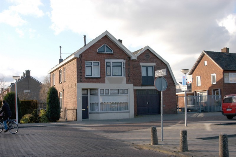 Schoolstraat 6-8 hoek Jacob Roggeveenstraat.jpg