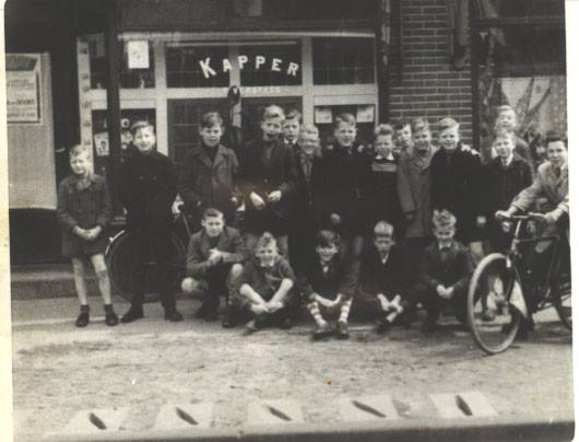 Kerkstraat 24 kapper Teunis Versteeg 1955.jpg