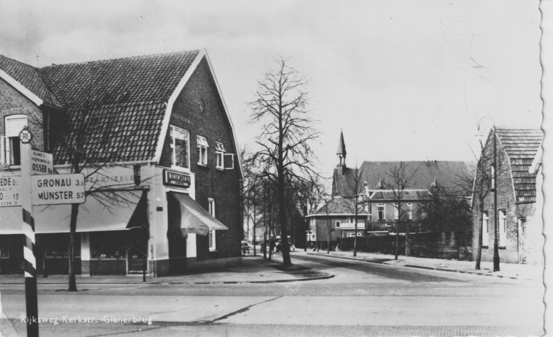 Rijksweg 28 later Gronausestraat 1305 hoek Kerkstraat Supermarkt Visschedijk 1962.jpg